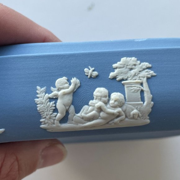 Wedgwood Jasperware Blue Square Lidded Trinket Box Cherub Cupid England - Picture 8 of 13